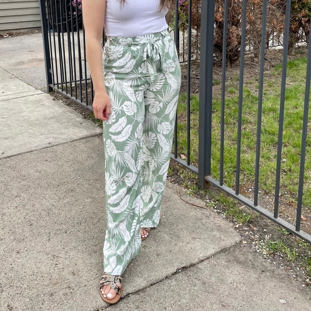 Floral wide leg pants green white 10
